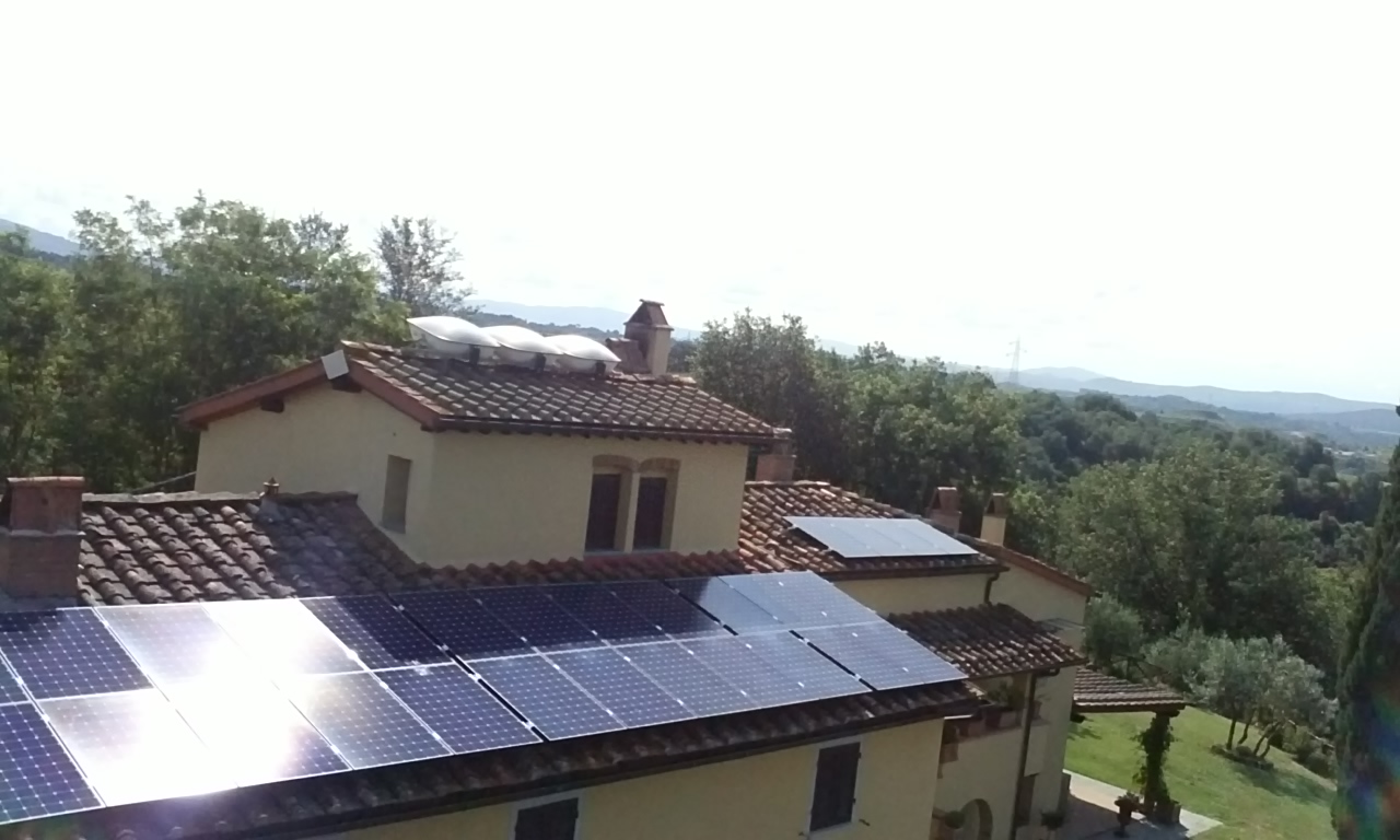 Impianto fotovoltaico in Scambio Sul Posto con detrazione fiscale Lightland con Moduli SunPower a Terranuova Bracciolini, Arezzo, Toscana